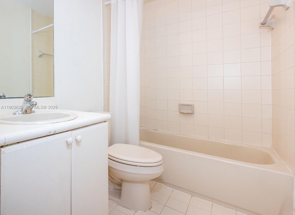 For Rent: $2,100 (3 beds, 2 baths, 1302 Square Feet)