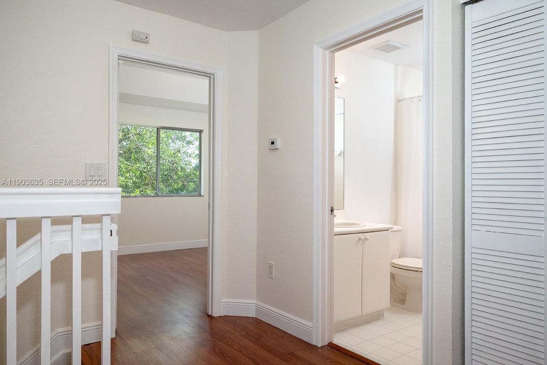 For Rent: $2,100 (3 beds, 2 baths, 1302 Square Feet)