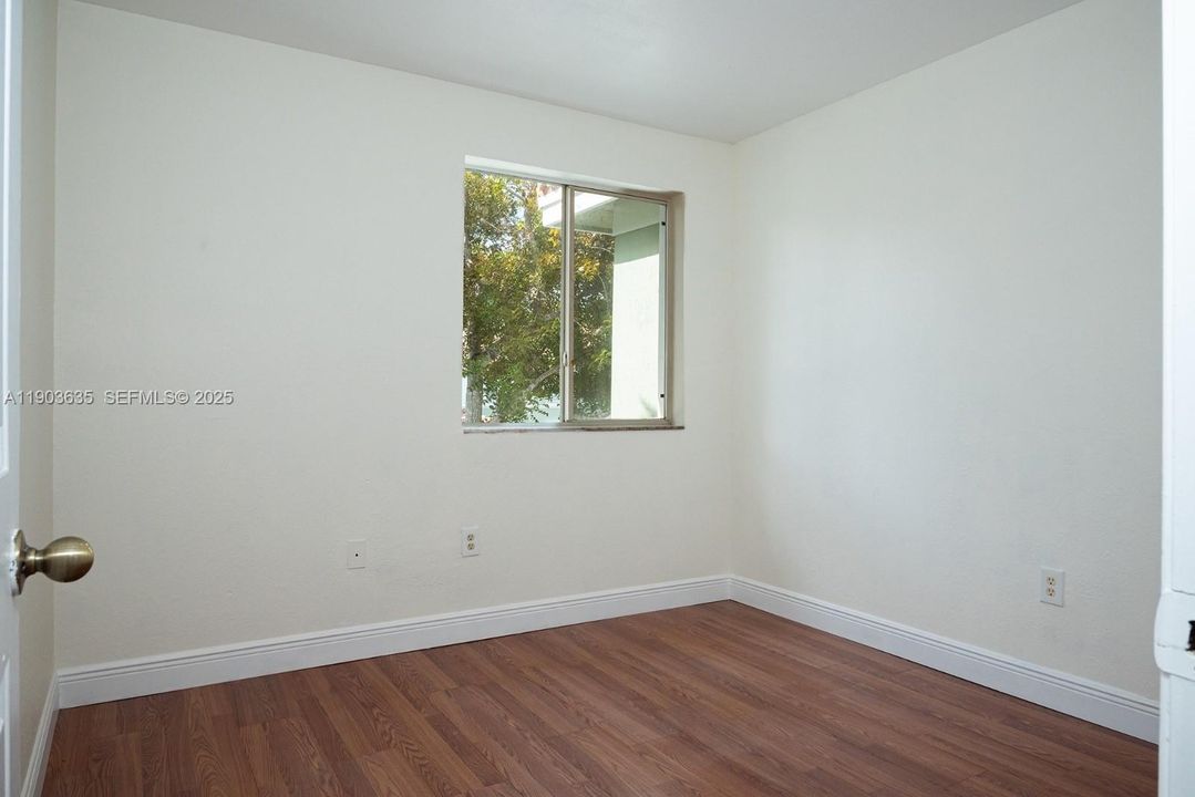 For Rent: $2,100 (3 beds, 2 baths, 1302 Square Feet)