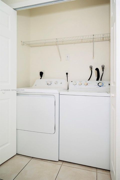 For Rent: $2,100 (3 beds, 2 baths, 1302 Square Feet)