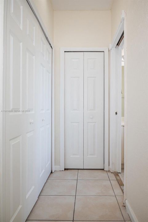 For Rent: $2,100 (3 beds, 2 baths, 1302 Square Feet)