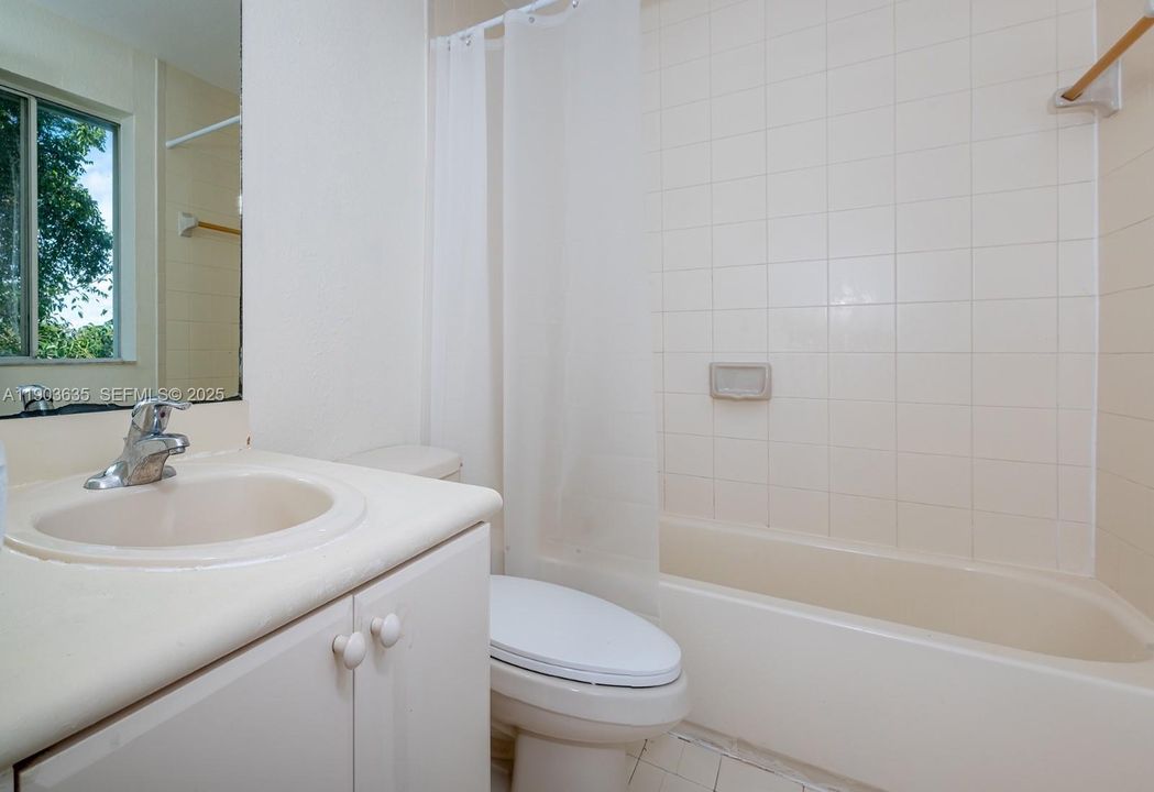 For Rent: $2,100 (3 beds, 2 baths, 1302 Square Feet)