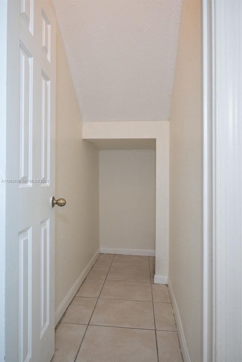 For Rent: $2,100 (3 beds, 2 baths, 1302 Square Feet)