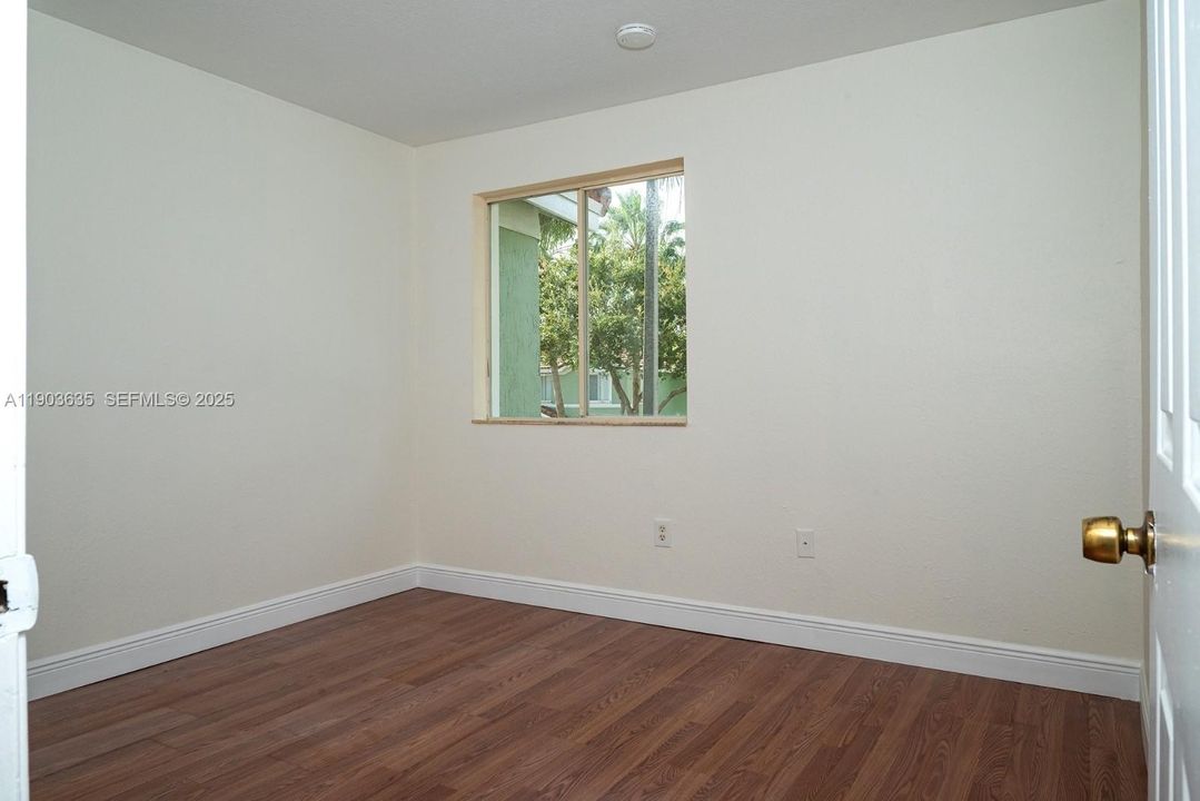 For Rent: $2,100 (3 beds, 2 baths, 1302 Square Feet)