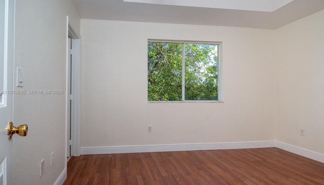 For Rent: $2,100 (3 beds, 2 baths, 1302 Square Feet)