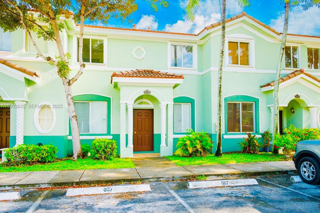 For Rent: $2,100 (3 beds, 2 baths, 1302 Square Feet)