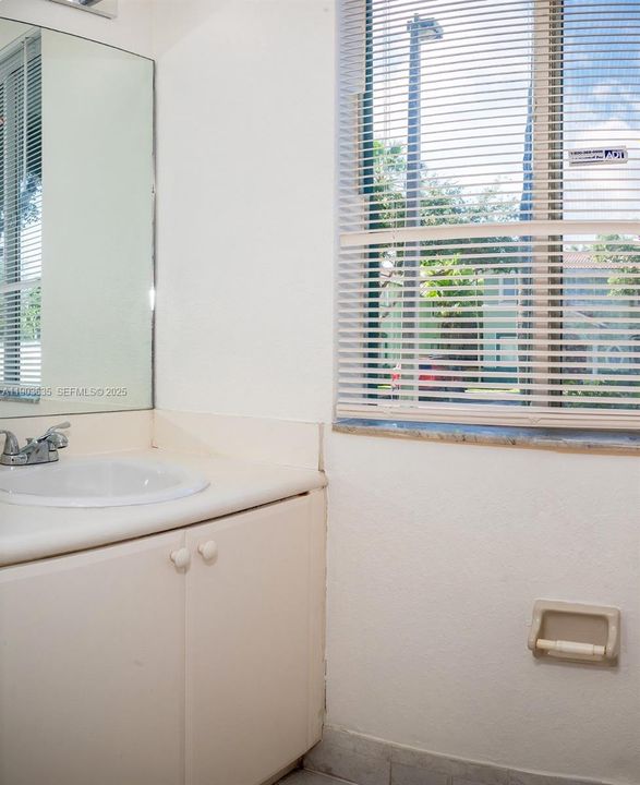 For Rent: $2,100 (3 beds, 2 baths, 1302 Square Feet)