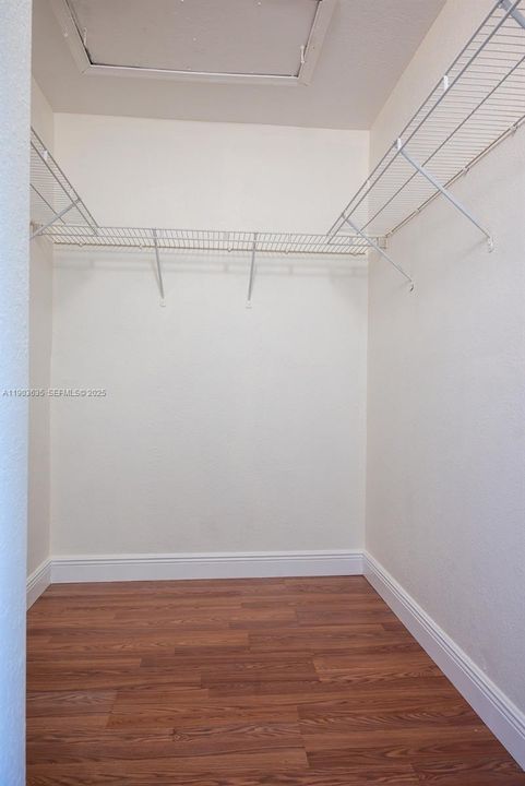 For Rent: $2,100 (3 beds, 2 baths, 1302 Square Feet)