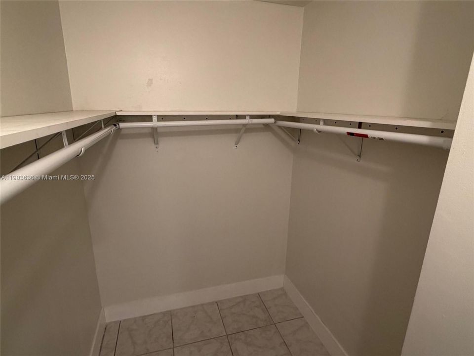 For Rent: $1,999 (2 beds, 2 baths, 970 Square Feet)