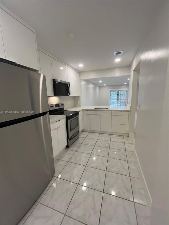 For Rent: $1,999 (2 beds, 2 baths, 970 Square Feet)