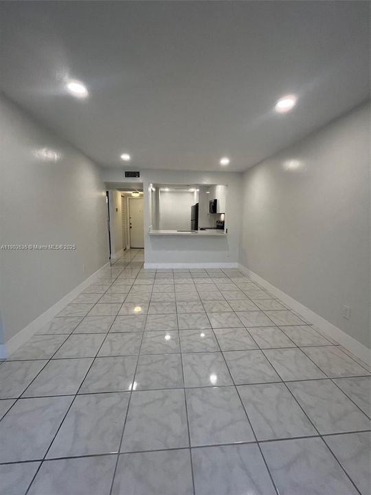 For Rent: $1,999 (2 beds, 2 baths, 970 Square Feet)