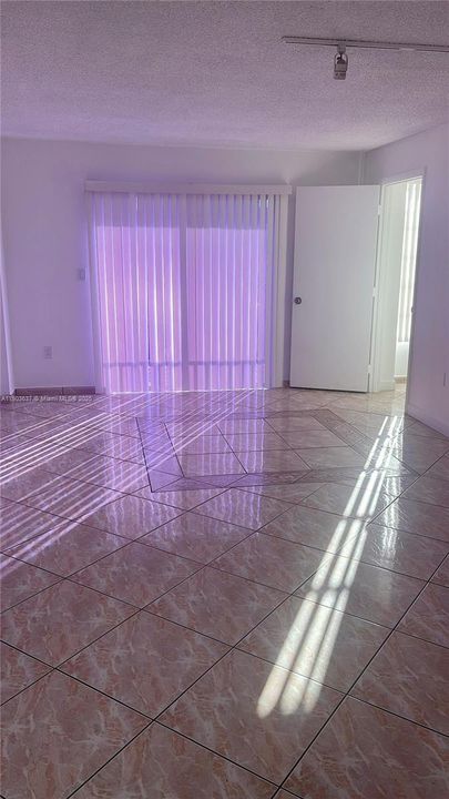 For Rent: $1,845 (2 beds, 1 baths, 728 Square Feet)