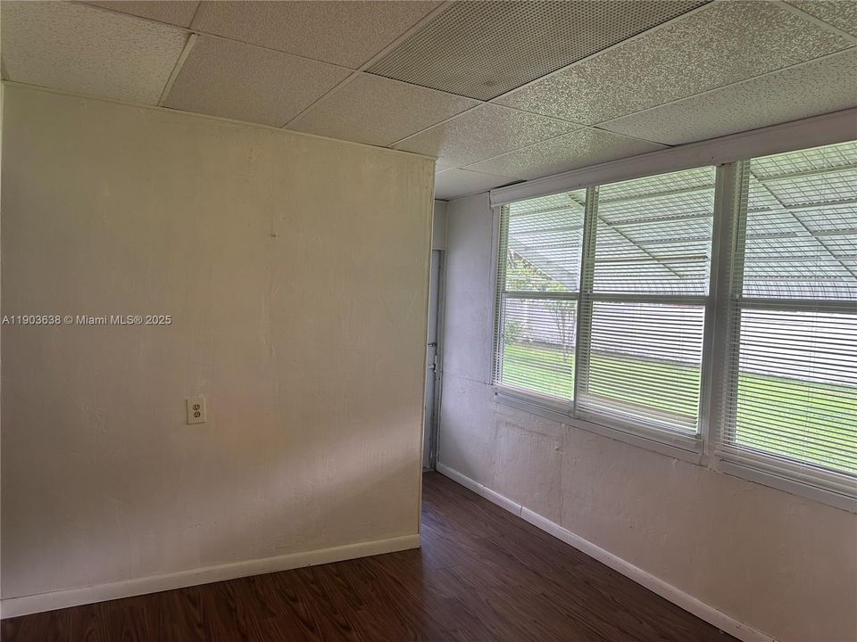 For Rent: $2,100 (2 beds, 1 baths, 1062 Square Feet)