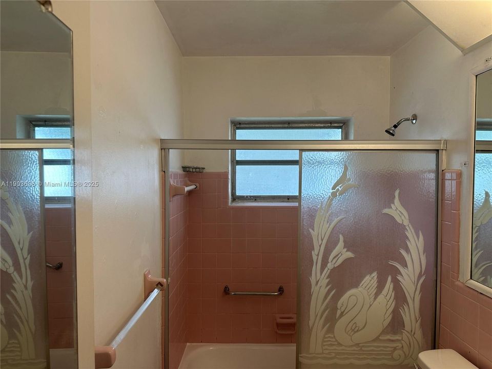 For Rent: $2,100 (2 beds, 1 baths, 1062 Square Feet)