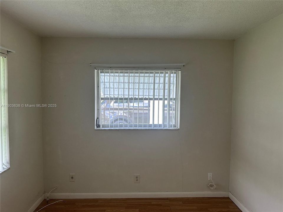 For Rent: $2,100 (2 beds, 1 baths, 1062 Square Feet)