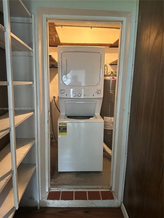 For Rent: $2,100 (2 beds, 1 baths, 1062 Square Feet)