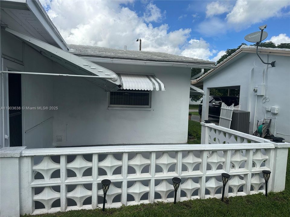 For Rent: $2,100 (2 beds, 1 baths, 1062 Square Feet)