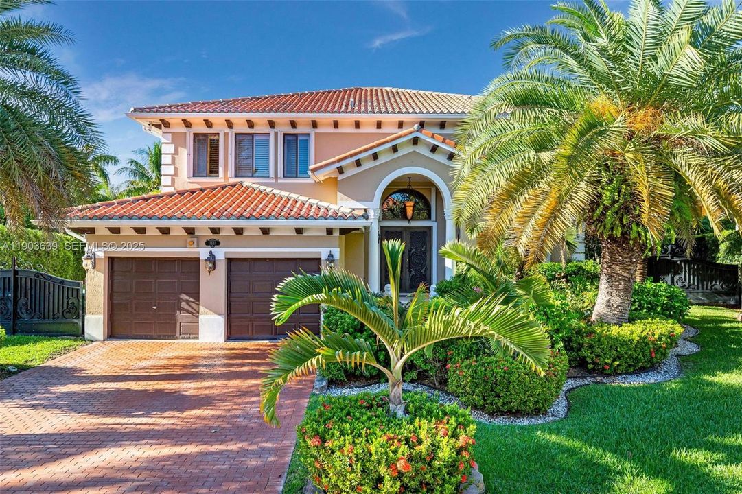 For Sale: $1,280,000 (5 beds, 4 baths, 3945 Square Feet)