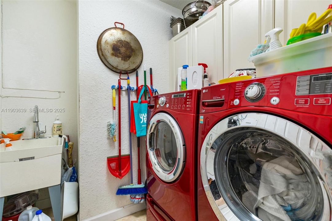 For Sale: $1,280,000 (5 beds, 4 baths, 3945 Square Feet)