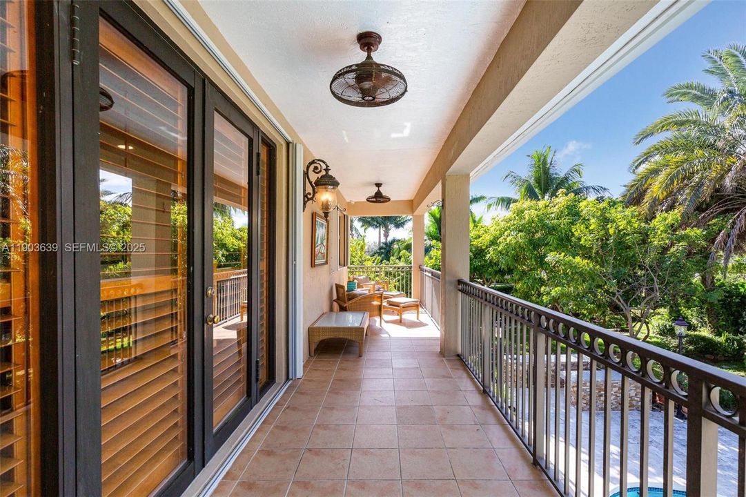 For Sale: $1,280,000 (5 beds, 4 baths, 3945 Square Feet)