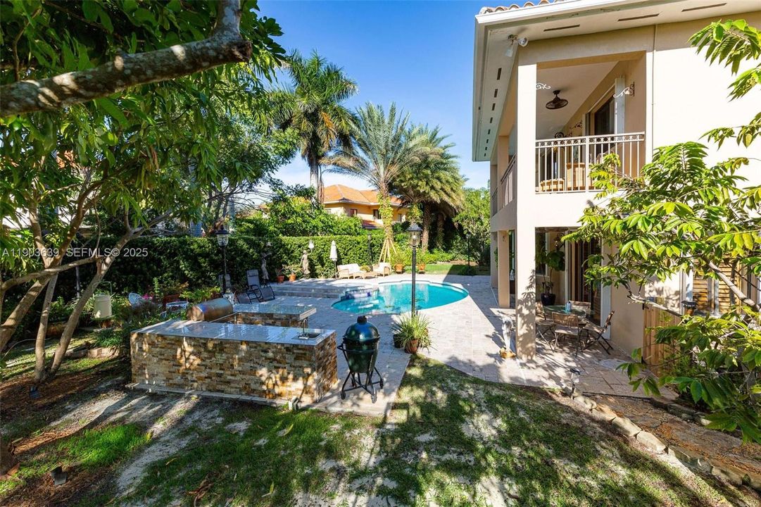 For Sale: $1,280,000 (5 beds, 4 baths, 3945 Square Feet)