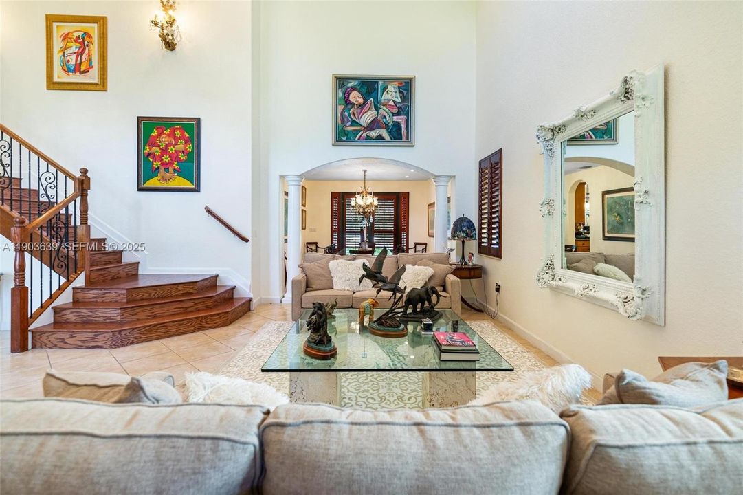 For Sale: $1,280,000 (5 beds, 4 baths, 3945 Square Feet)