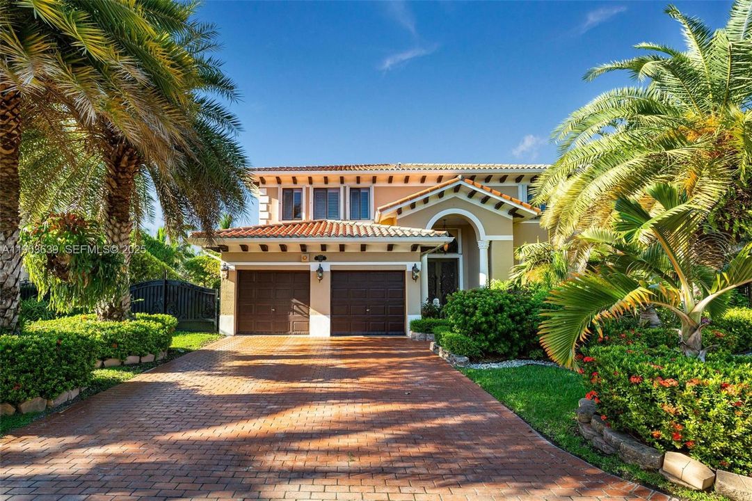 For Sale: $1,280,000 (5 beds, 4 baths, 3945 Square Feet)