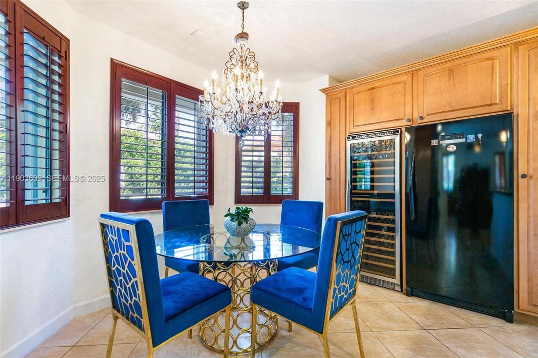 For Sale: $1,280,000 (5 beds, 4 baths, 3945 Square Feet)