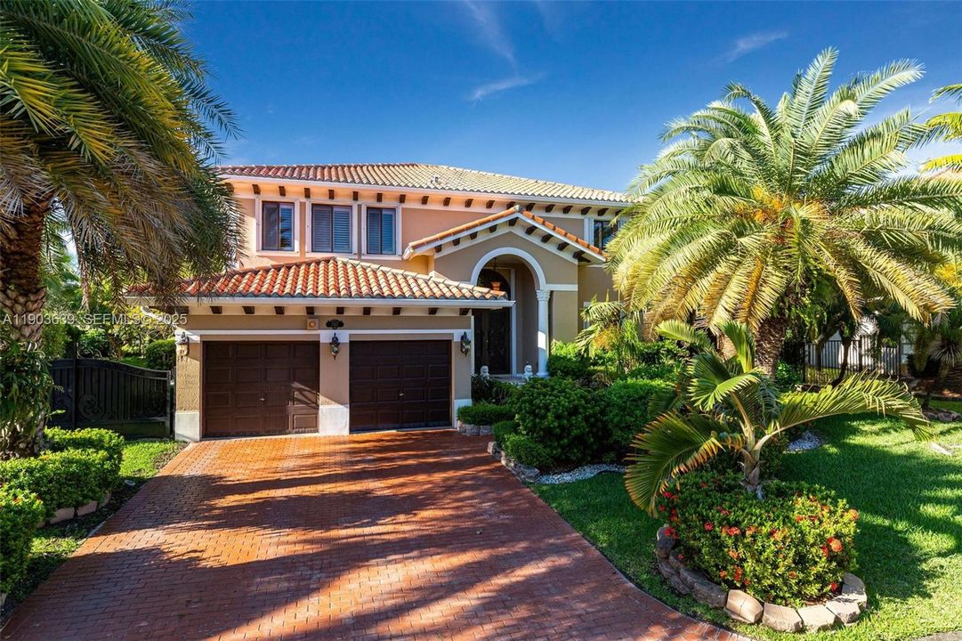 For Sale: $1,280,000 (5 beds, 4 baths, 3945 Square Feet)