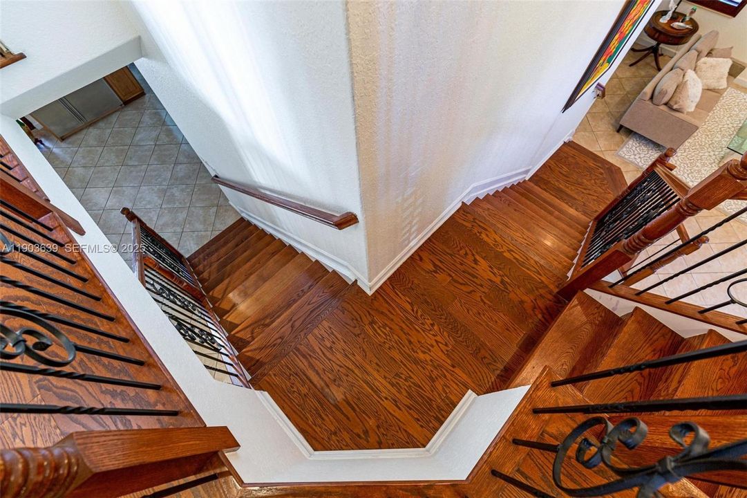 For Sale: $1,280,000 (5 beds, 4 baths, 3945 Square Feet)