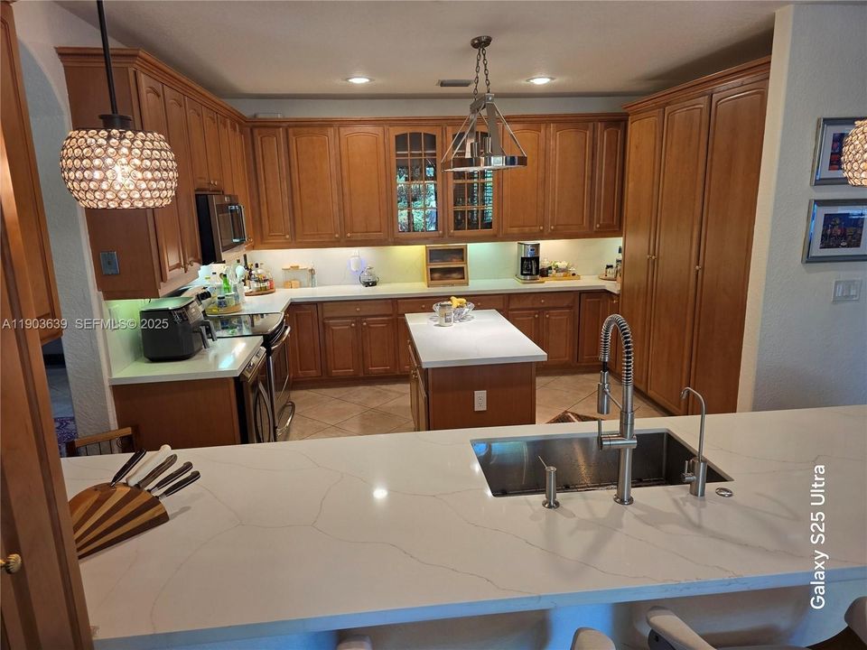 For Sale: $1,280,000 (5 beds, 4 baths, 3945 Square Feet)