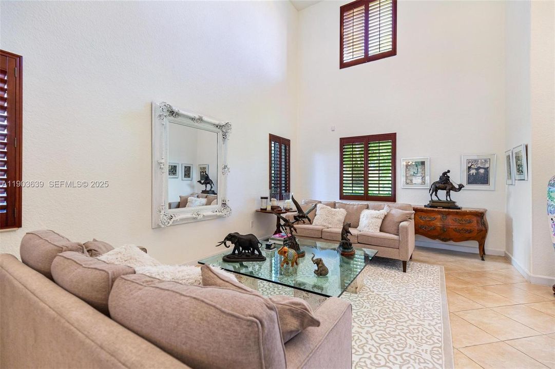 For Sale: $1,280,000 (5 beds, 4 baths, 3945 Square Feet)