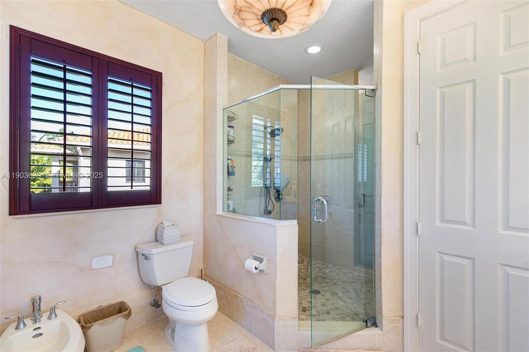 For Sale: $1,280,000 (5 beds, 4 baths, 3945 Square Feet)