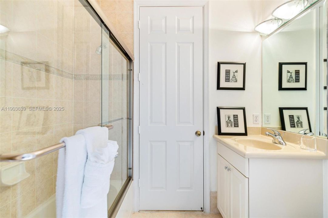 For Sale: $1,280,000 (5 beds, 4 baths, 3945 Square Feet)