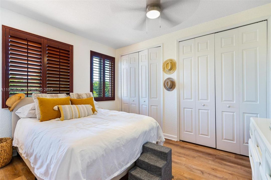 For Sale: $1,280,000 (5 beds, 4 baths, 3945 Square Feet)