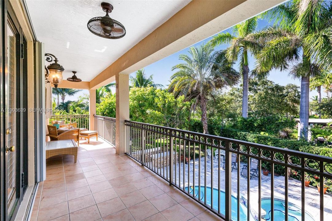 For Sale: $1,280,000 (5 beds, 4 baths, 3945 Square Feet)