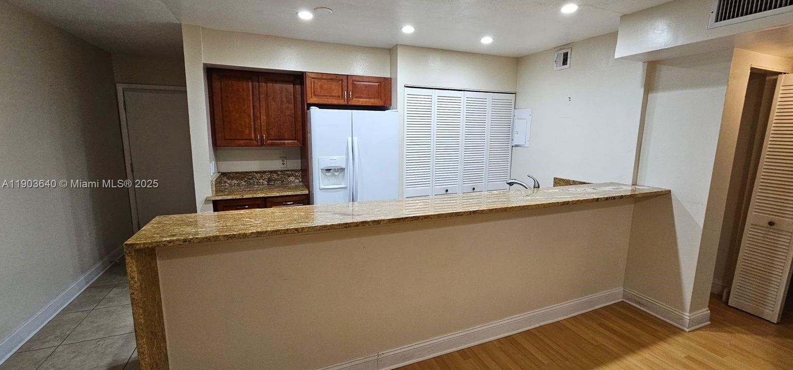 For Sale: $175,000 (2 beds, 2 baths, 920 Square Feet)