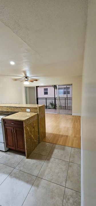 For Sale: $175,000 (2 beds, 2 baths, 920 Square Feet)