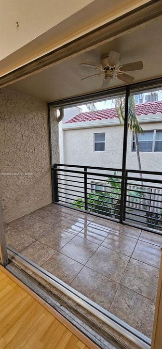 For Sale: $175,000 (2 beds, 2 baths, 920 Square Feet)