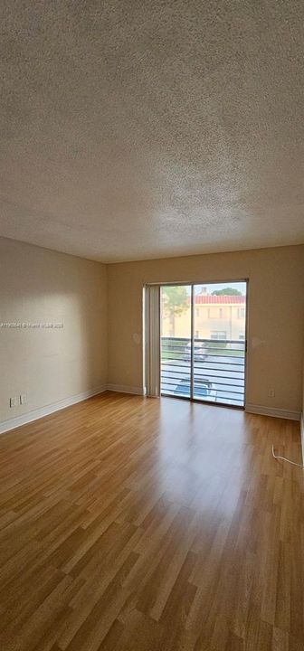 For Sale: $175,000 (2 beds, 2 baths, 920 Square Feet)