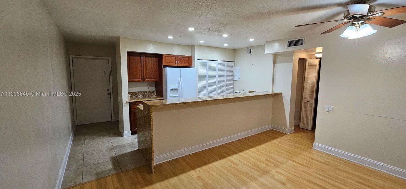 For Sale: $175,000 (2 beds, 2 baths, 920 Square Feet)