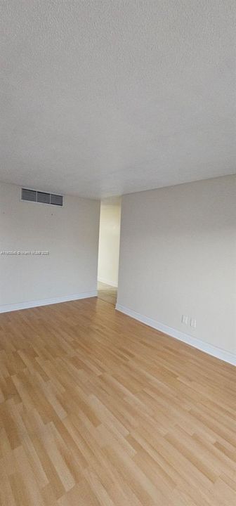 For Sale: $175,000 (2 beds, 2 baths, 920 Square Feet)