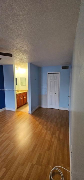 For Sale: $175,000 (2 beds, 2 baths, 920 Square Feet)