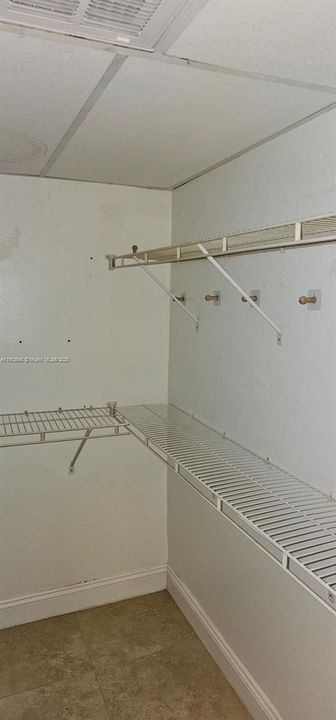 For Sale: $175,000 (2 beds, 2 baths, 920 Square Feet)