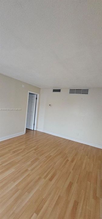 For Sale: $175,000 (2 beds, 2 baths, 920 Square Feet)