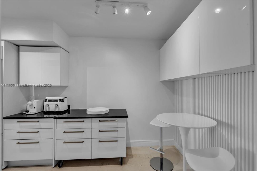 На продажу: $1,099,000 (2 спален, 3 ванн, 1571 Квадратных фут)