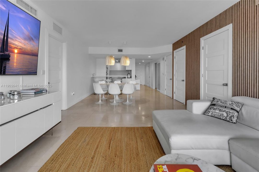 На продажу: $1,099,000 (2 спален, 3 ванн, 1571 Квадратных фут)