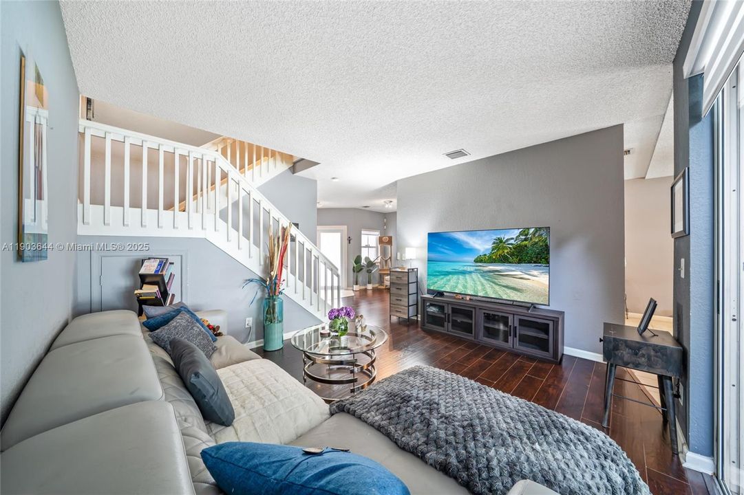 For Sale: $515,000 (3 beds, 2 baths, 1529 Square Feet)