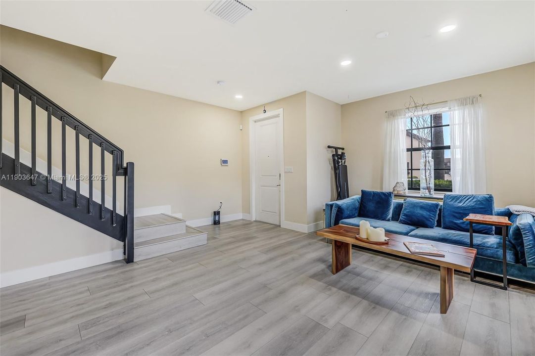 Active With Contract: $500,000 (3 beds, 2 baths, 1506 Square Feet)