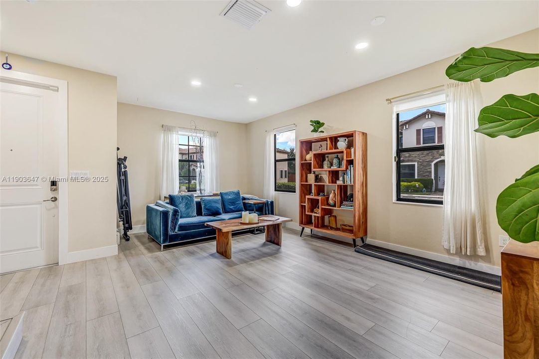 Active With Contract: $500,000 (3 beds, 2 baths, 1506 Square Feet)